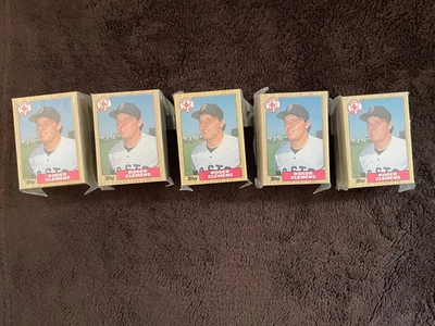 Roger Clemens 1987 Topps Baseball NM/MT #340  500 Card Lot - Image 1 of 3