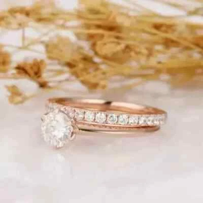 Juego de anillos de boda nupciales de diamantes creados en laboratorio de 3 quilates para mujer acabado en oro rosa de 14 quilates Foto 1 de 3