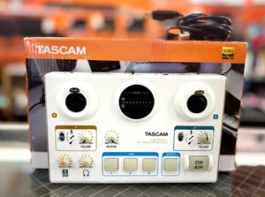 Tascam US42 MiNiSTUDIO Creator USB Audio Interface for Podcasting & Broadcasting - Picture 1 of 7