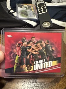 2022 Topps MLS Soccer Atlanta United Team Card Red Parallel 7/10 - Imagen 1 de 3