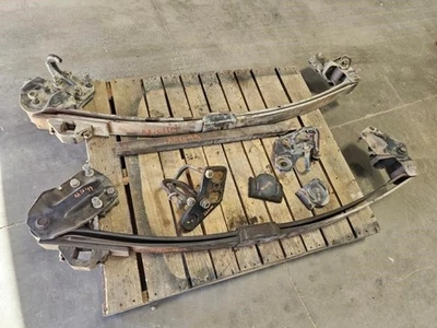 GMC C4500 2006 par de resortes de hoja delanteros usados 2 hojas eje 7000 lb enviado  Foto 1 de 4