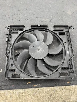 BMW F06 F10 F12 M5 M6 2013-2016 motor delantero radiador ventilador cubierta Foto 1 de 4