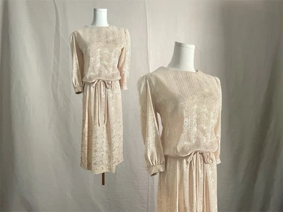 Vestido Secretário Vintage Anos 70 Tamanho M Marfim e Dourado Lady Carol Mangas Puff Midi - Imagem 1 de 4