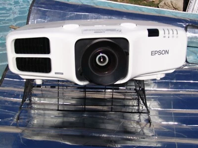 Epson PowerLite 4770W Projector 5000 Lumen University level 30-300 Inch 3LCD x - Image 1 of 4