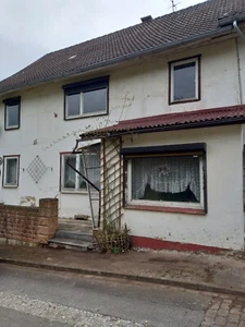 Potenzialstarkes Einfamilien- Fachwerkreiheneckhaus mit Anbau - Bild 1 von 23