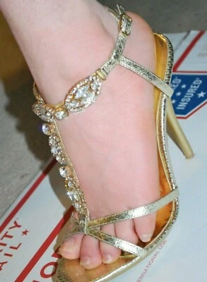 Босоножки на высоких каблуках женские Bakers B золотистые с бисером с ремешками размер 7,5 M - Изображение 1 из 4