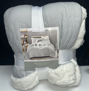 NEW--UGG Devon Sherpa 2-Piece Twin/Twin XL Reversible Comforter Set GLACIER GRAY - Picture 1 of 11