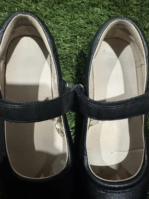 Girls Dress Shoes Size 2 - Image 1 of 4