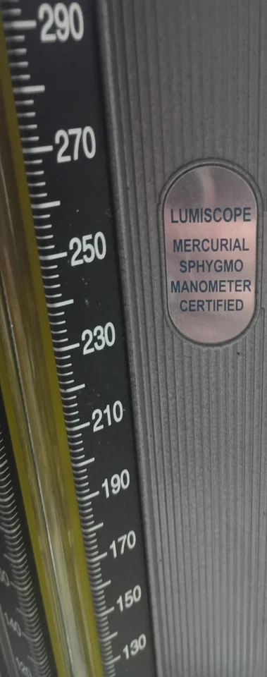 Probador de presión arterial esfigmomanómetro vintage estuche y caja de metal en muy buena condición  Foto 1 de 3