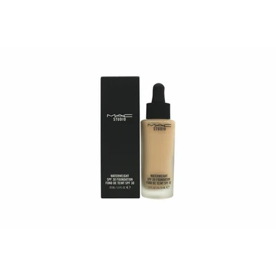 MAC Studio Waterweight Foundation SPF30 - Bild 1 von 2