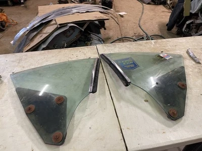 1972-76  Ford Torino Fastback Driver And Passenger Side Rear 1/4 Side Glass - Image 1 of 4
