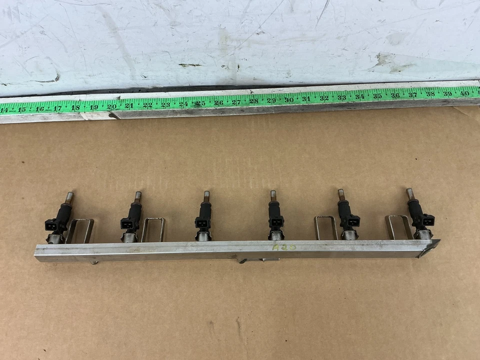 Riel inyector de combustible BMW X3 F25 xDrive28i 2011-2017 con inyectores 7531634 OEM Foto 1 de 4