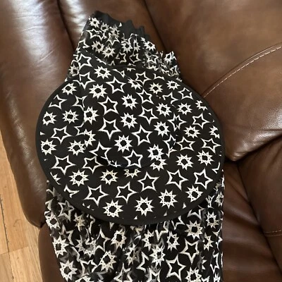 Hyde & EEK! Boutique Brilla en la Oscuridad Estrella Impresa 48" Largo Halloween Capa y Sombrero Foto 1 de 4