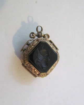 Medallón de reloj victoriano con intaglio ojo de tigre/onyx relleno de oro Foto 1 de 4