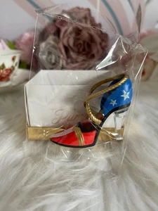 Cryptozoic DC Pumps Wonder Woman (2,25") con scatola per scarpe - Foto 1 di 3