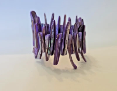 Pulsera elástica morada madreperla concha mop Foto 1 de 4
