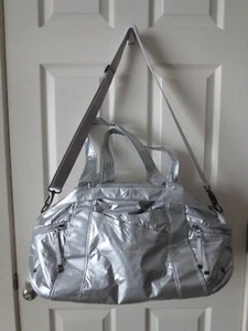 Nike Victory Gym Club Metallic Umhängetasche Größe 23"x 12,5"x 8" Silber Nylon - Bild 1 von 9