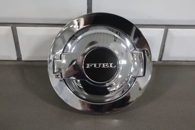 Porta de enchimento de combustível 11-23 Dodge Challenger OEM cromada gasolina - Imagem 1 de 4