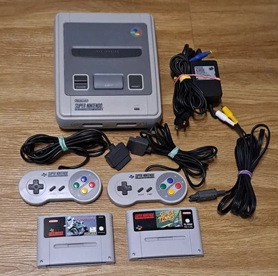 SNES Super Nintendo inkl. 2x Original Controller + Original Kabel + 2 Spiele - Bild 1 von 4