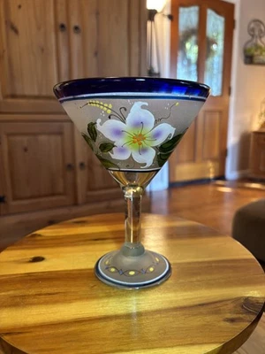Vidrio de margarita mexicano de gran tamaño pintado a mano con flor de hibisco y mariposa Foto 1 de 4