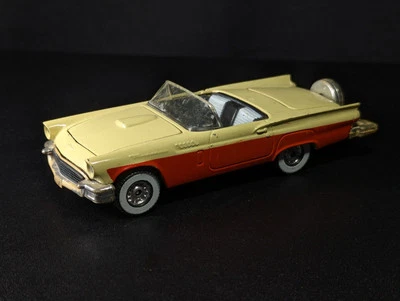 Vintage Corgi 1957 Ford Thunderbird Die Cast Car 1/43 - Image 1 of 4