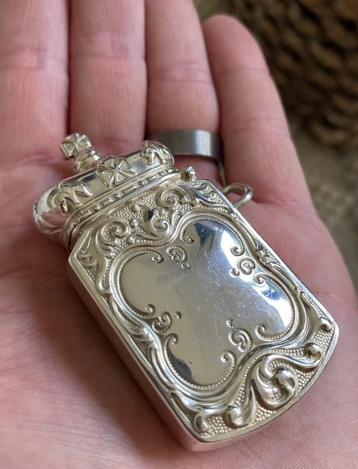 ROYAL CROWN TOP VESTA o MATCH SAFE PLATEADO POR FABRICANTE DESCONOCIDO Foto 1 de 4