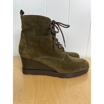 Bota Aquatalia Chance Wedge impermeável na floresta (verde oliva) camurça tamanho 6 1/2 - Imagem 1 de 4