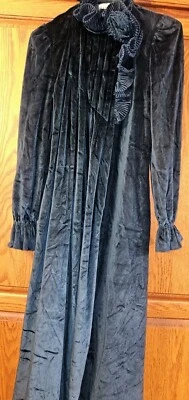 Vtg Gilligan O'Malley Velvet Emerald GREEN Ruffled Victorian Robe Housecoat 56"L - Image 1 of 4