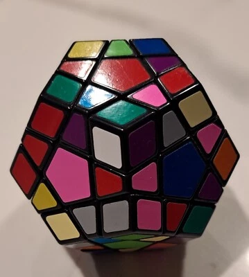 12 Sided QiYi Megaminx Speed Cube Twist 3D Puzzle Brain Teaser Rubix Style - Image 1 of 2