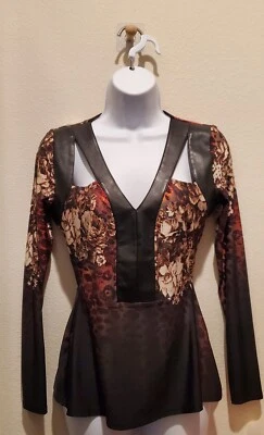 Mangas largas con correas de cuero con estampado de flores Venus Foto 1 de 4