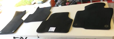 4 alfombrillas negras originales Volkswagen Passat 3CI863011D EUN IDEAL JA2 NUEVAS Foto 1 de 4