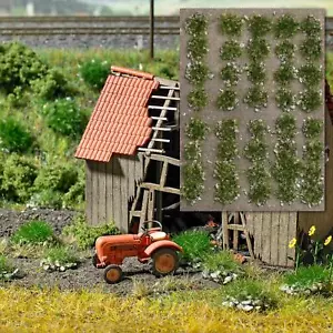 Touffes De Herbe Avec Pierres Dernier Été (40 Pièces) Busch 3553 - Picture 1 of 1
