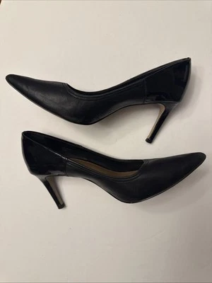Zapatos de salón para mujer Tahari negros flexibles y charol talla 7,5 Foto 1 de 4