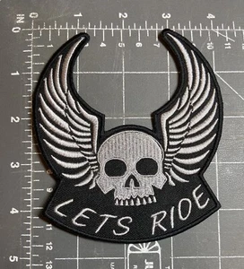 Teschio Alato Volante Let’s Ride Logo Patch Distintivo Giacca Motociclista Eventi - Foto 1 di 2