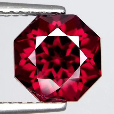 2.86Cts STUNNING OCTAGON SHAPE NATURAL PYROPE GARNET LOOSE GEMSTONE - Image 1 of 4