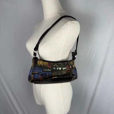 Mini Cartera Frankie and Johnnie London Temática Lona Cuentas Forrada en Rojo Foto 1 de 4