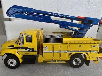 Camión utilitario International Navistar 4400 primera marcha 1/34 Peosta IAPower 3756 Foto 1 de 4