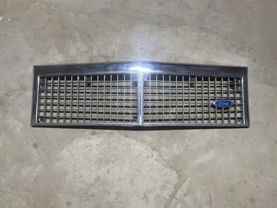 Ford LTD 1979-87 Crown Victoria parrilla como nuevo OEM Foto 1 de 4