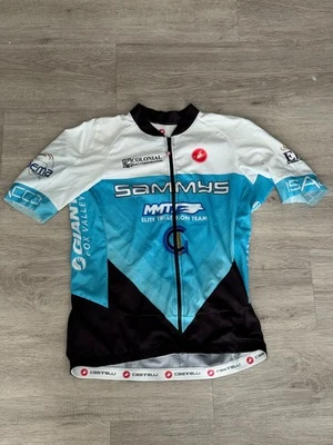 2 Cycling Jersey's + 2 Cycling bib shorts - (XL and XXL) - Mens - Image 1 of 4