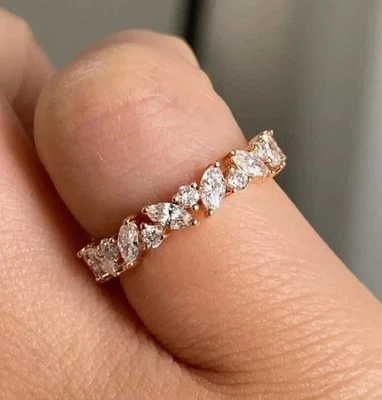 Alianza de boda de eternidad de diamantes simulados marquesa de 2 quilates enchapada en oro amarillo de 14 quilates Foto 1 de 4