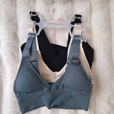 Sujetadores cómodos para todo el día Danskin Intimates almohadillas extraíbles paquete de 3 talla mediana Foto 1 de 4