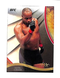 TOPPS UFC TIER ONE 2018 INSERTO CROMATO UFCTDC DANIEL CORMIER BASE - Foto 1 di 2