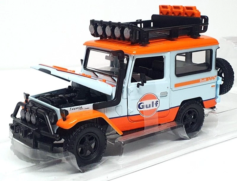 Motor Max escala 1/24 79658 - Toyota FJ40 Land Cruiser (Gulf) Lt azul/naranja Foto 1 de 4