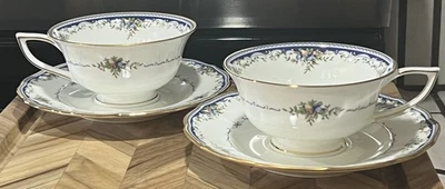 Juego de 2 tazas y platillos Mikasa Montpellier porcelana de hueso, azul con adornos dorados, Japón Foto 1 de 4