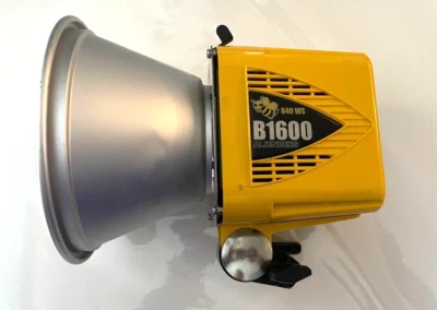 Luz fotográfica Alien Bees B1600 Foto 1 de 4