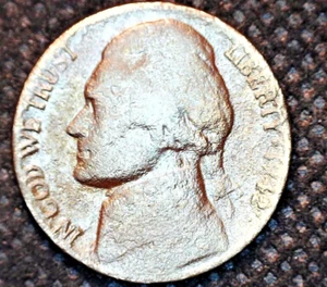 { 1942 Jefferson Nickel - Defective Planchet Retained Lamination - Picture 1 of 2