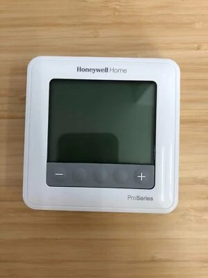 Honeywell T6 Pro Programmable Thermostat (TH6210U2001) Heat,Programable - Image 1 of 4