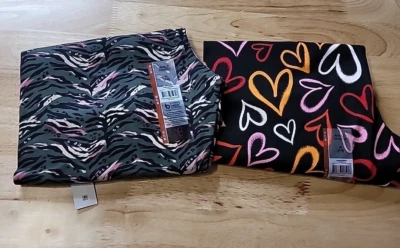 Leggings de tornozelo 2 por US$ 20 sem limites estampa animal e coração média (7-9) - Imagem 1 de 4