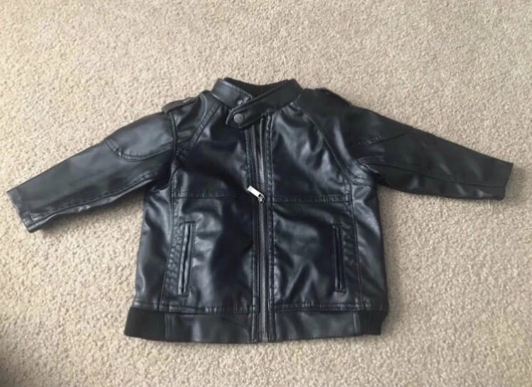 Chaqueta Kenneth Cole Reaction Infantil Niños 18M Negra Imitación Cuero Vinilo ¡NUEVA CON ETIQUETAS! Foto 1 de 4