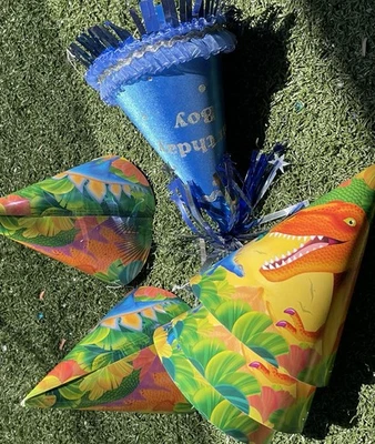 Lote de 6 Sombreros de Fiesta Vintage - Dinosaurio y Cumpleaños Niño Cono Sombreros Sin Usar Foto 1 de 2